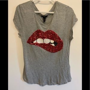 Cute t-shirt with sequin « mouth » (2 for 20$)
